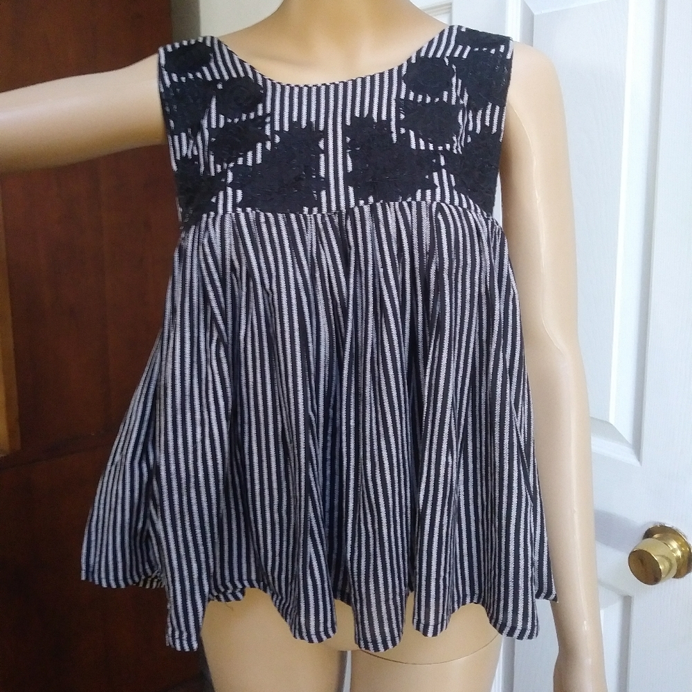 NWT So Cute Sage Woman's Crop Top